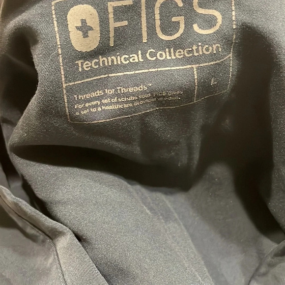 Figs Technical Collection Scrub Top - Picture 3 of 11